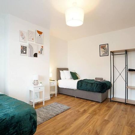 3 Bedroom Home With Free Parking Λιντς Εξωτερικό φωτογραφία