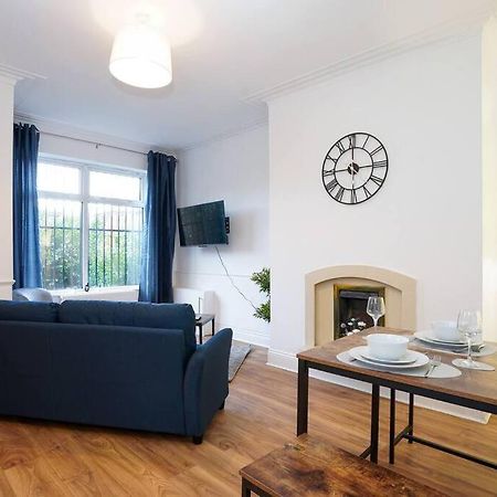 3 Bedroom Home With Free Parking Λιντς Εξωτερικό φωτογραφία