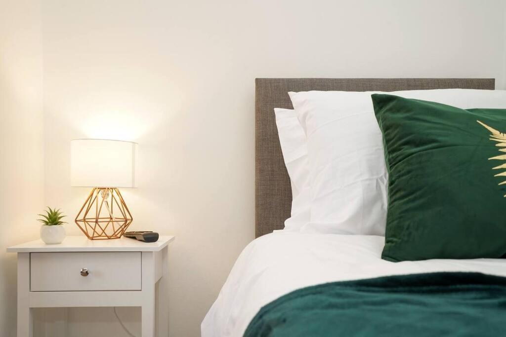 3 Bedroom Home With Free Parking Λιντς Εξωτερικό φωτογραφία