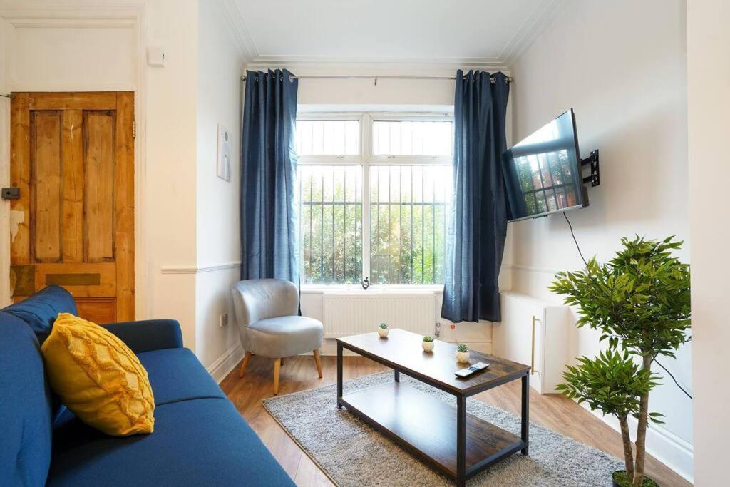3 Bedroom Home With Free Parking Λιντς Εξωτερικό φωτογραφία