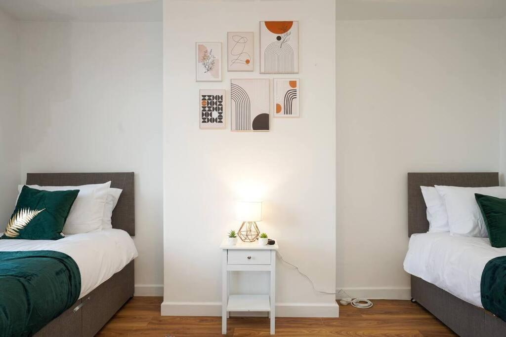 3 Bedroom Home With Free Parking Λιντς Εξωτερικό φωτογραφία