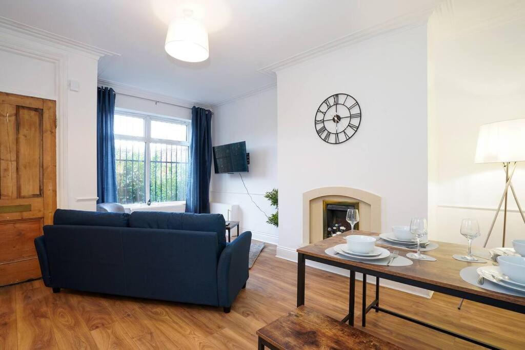 3 Bedroom Home With Free Parking Λιντς Εξωτερικό φωτογραφία